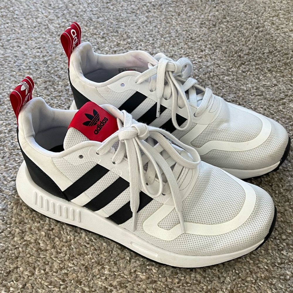 Adidas Sneakers